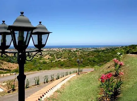 Pedra Ruja 부도니