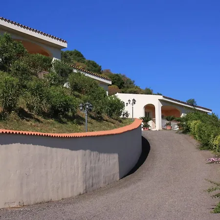 Pedra Ruja 3*